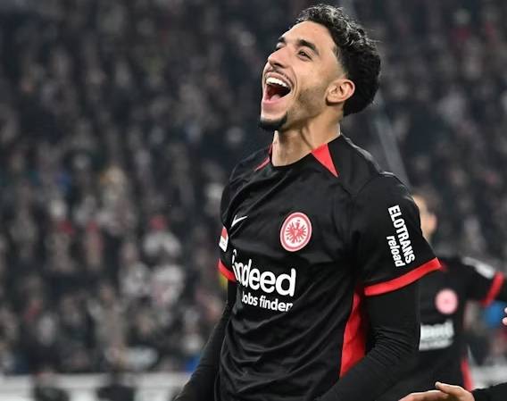 法兰克福转会期再遭质疑，志在欧联名次提升，态度坚定，训练强度明显提升(法兰克福汇报官网)